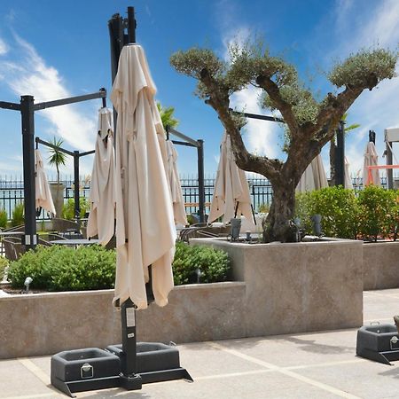 Moevenpick Hotel Du Lac Tunis Exterior foto The Sky Bar