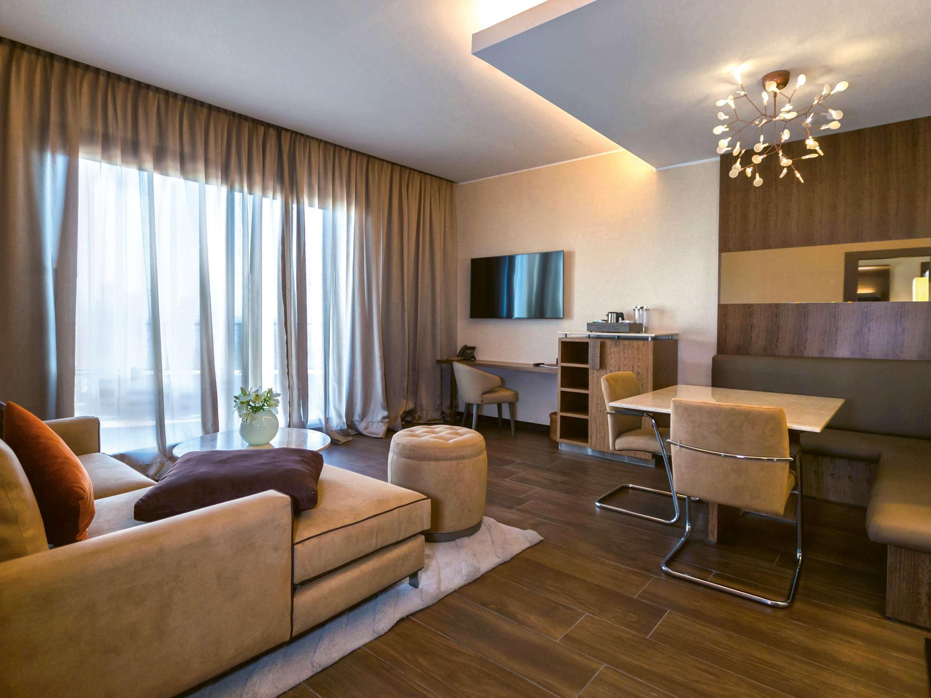 Moevenpick Hotel Du Lac Tunis Exterior foto A living room in a modern apartment