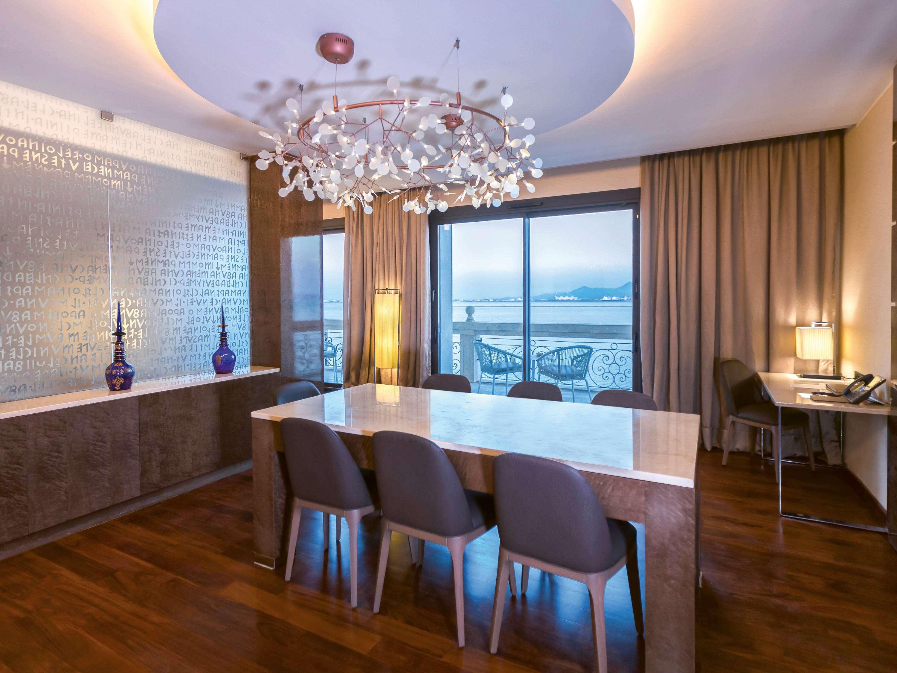 Moevenpick Hotel Du Lac Tunis Exterior foto The interior of the Presidential Suite