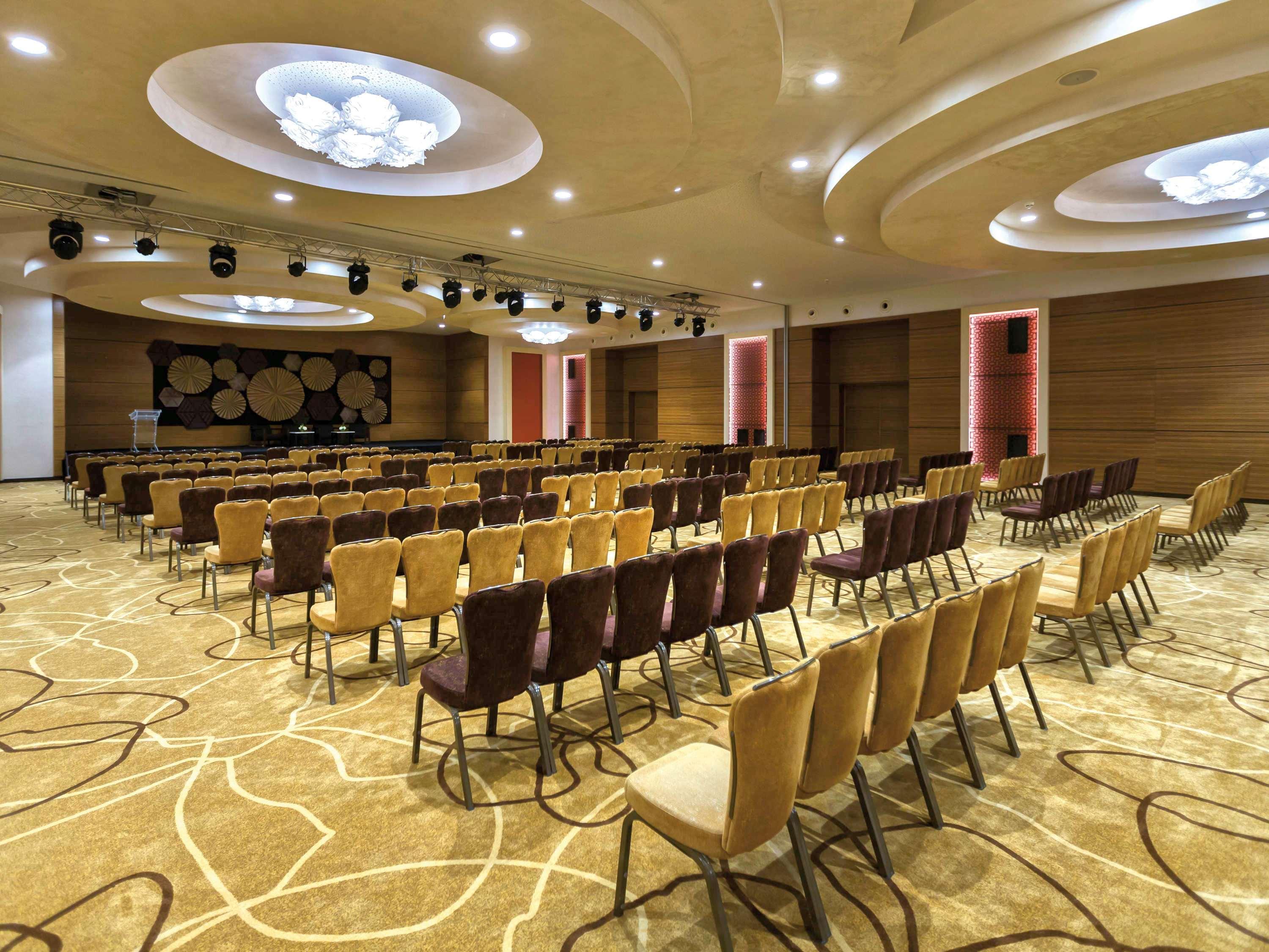 Moevenpick Hotel Du Lac Tunis Exterior foto The ballroom