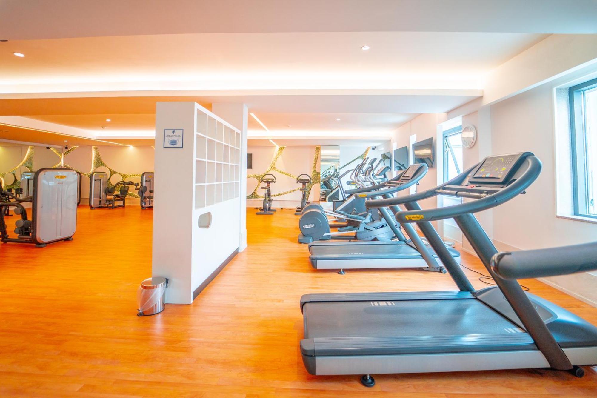 Moevenpick Hotel Du Lac Tunis Exterior foto The gym at the hotel