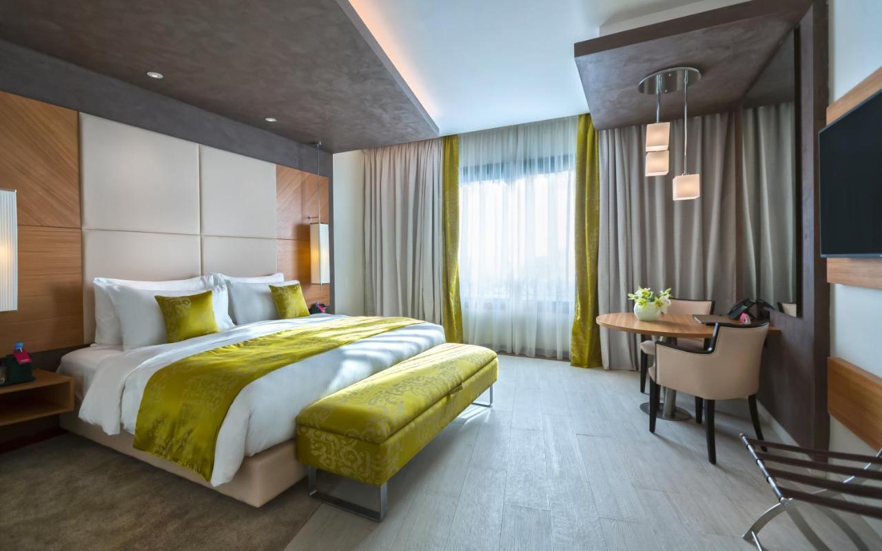 Moevenpick Hotel Du Lac Tunis Exterior foto A room at the hotel